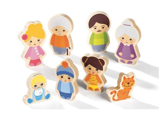 Image sur 49474171 FIGURINES EN BOIS La famille européenne