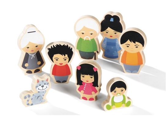 Image sur 49476171 FIGURINES EN BOIS La famille asiatique
